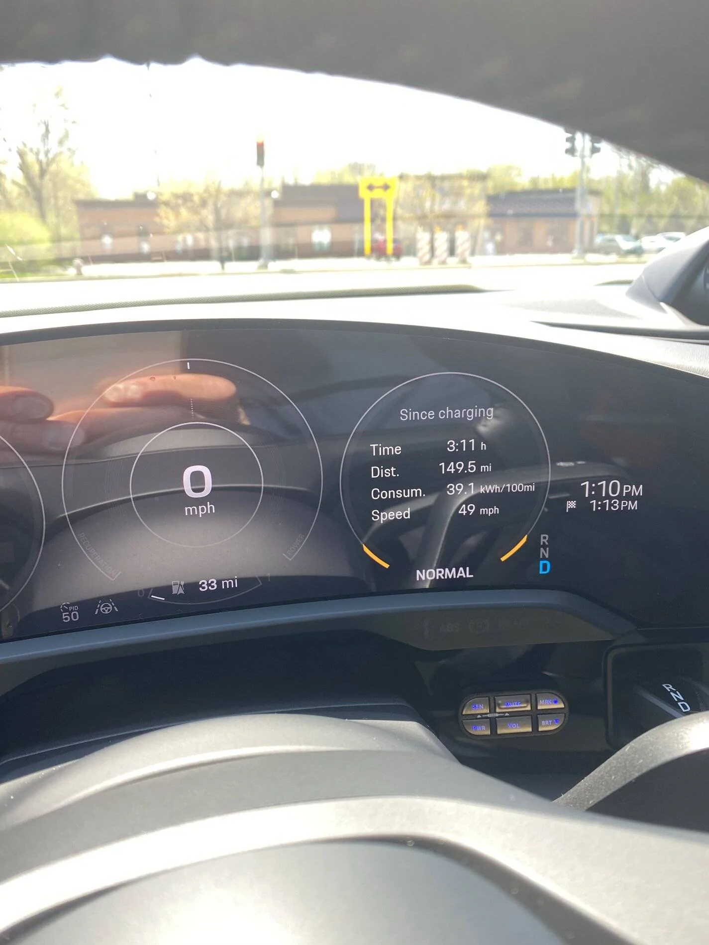 Porsche Taycan 100% charge showing 175 mile range 532E44DA-3E3C-4C35-AB54-A6DE6C706012