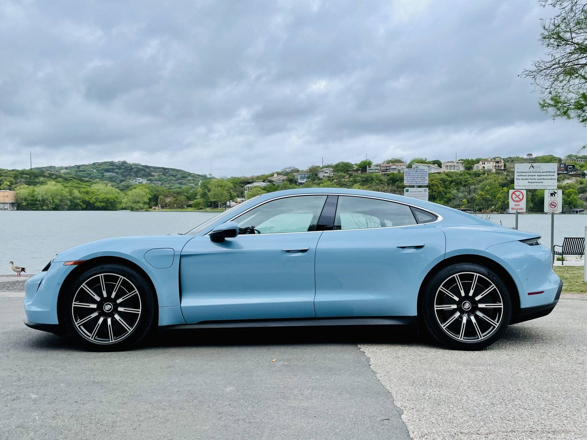 Porsche Taycan FROZEN BLUE Taycan Club 79C2724B-9C8D-4CA4-A860-B046E38E82D4