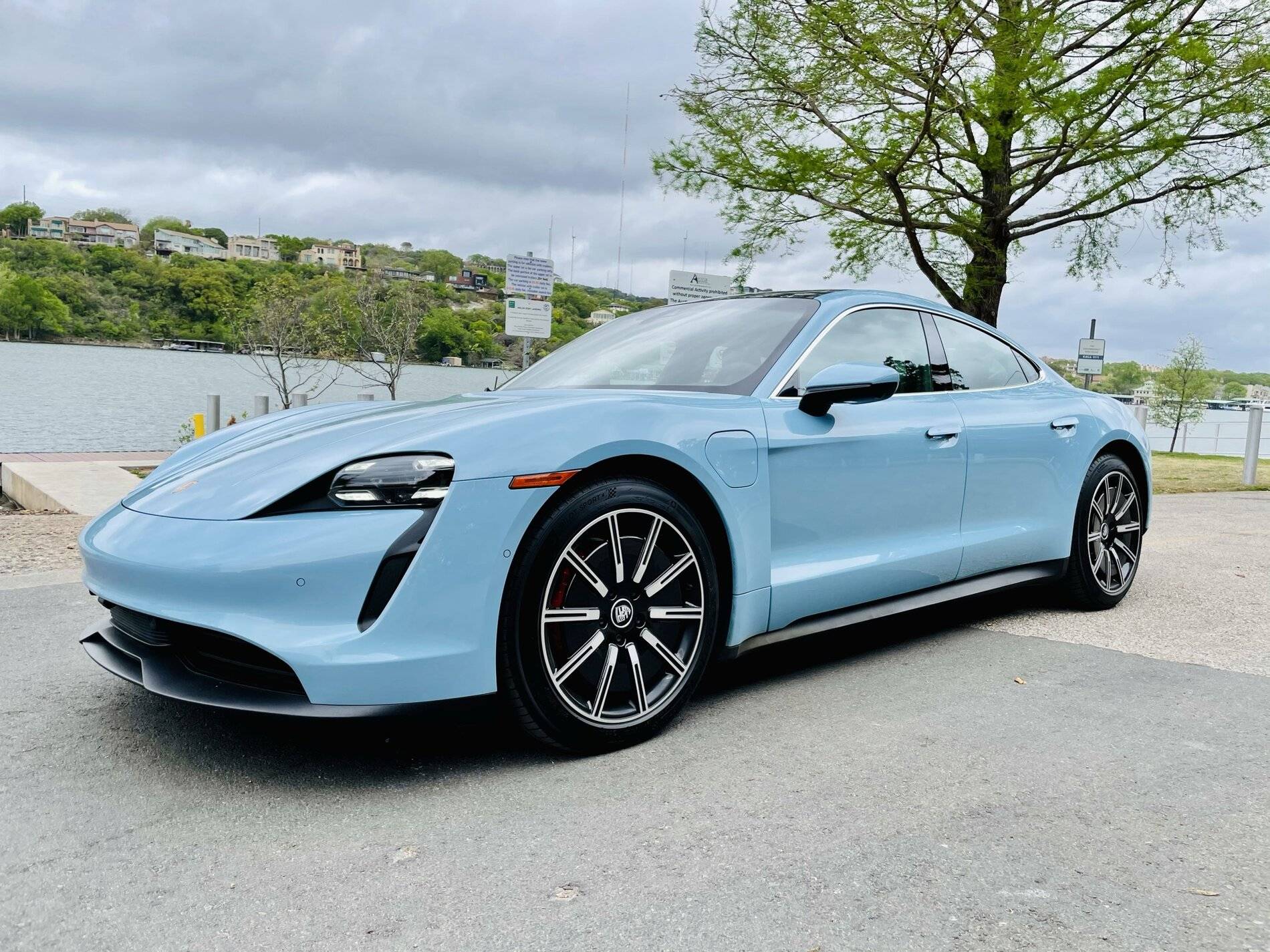Porsche Taycan FROZEN BLUE Taycan Club 1BAA5AE1-B2FD-4DDF-9B8A-FD38F9EBC97F