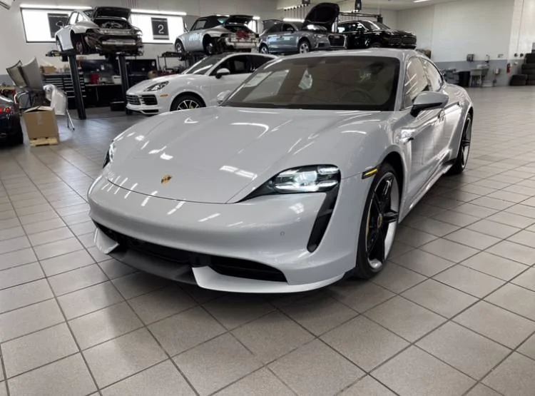 Porsche Taycan ICE GREY Taycan Club 04F2B8FA-363B-4E64-A982-A5AB9F761BF3