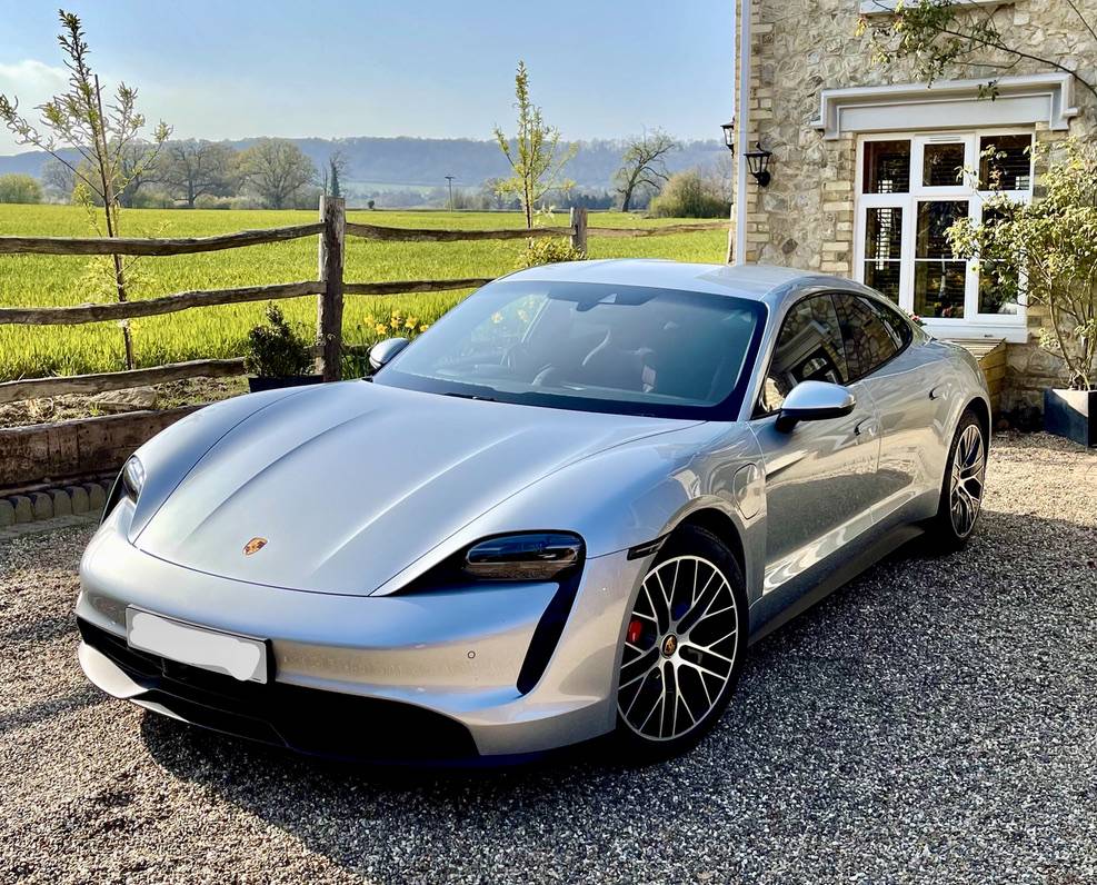 Porsche Taycan DOLOMITE SILVER Taycan Club 5C573D57-FD3C-4B6C-B122-4E6D5D1A66AD_1_105_c