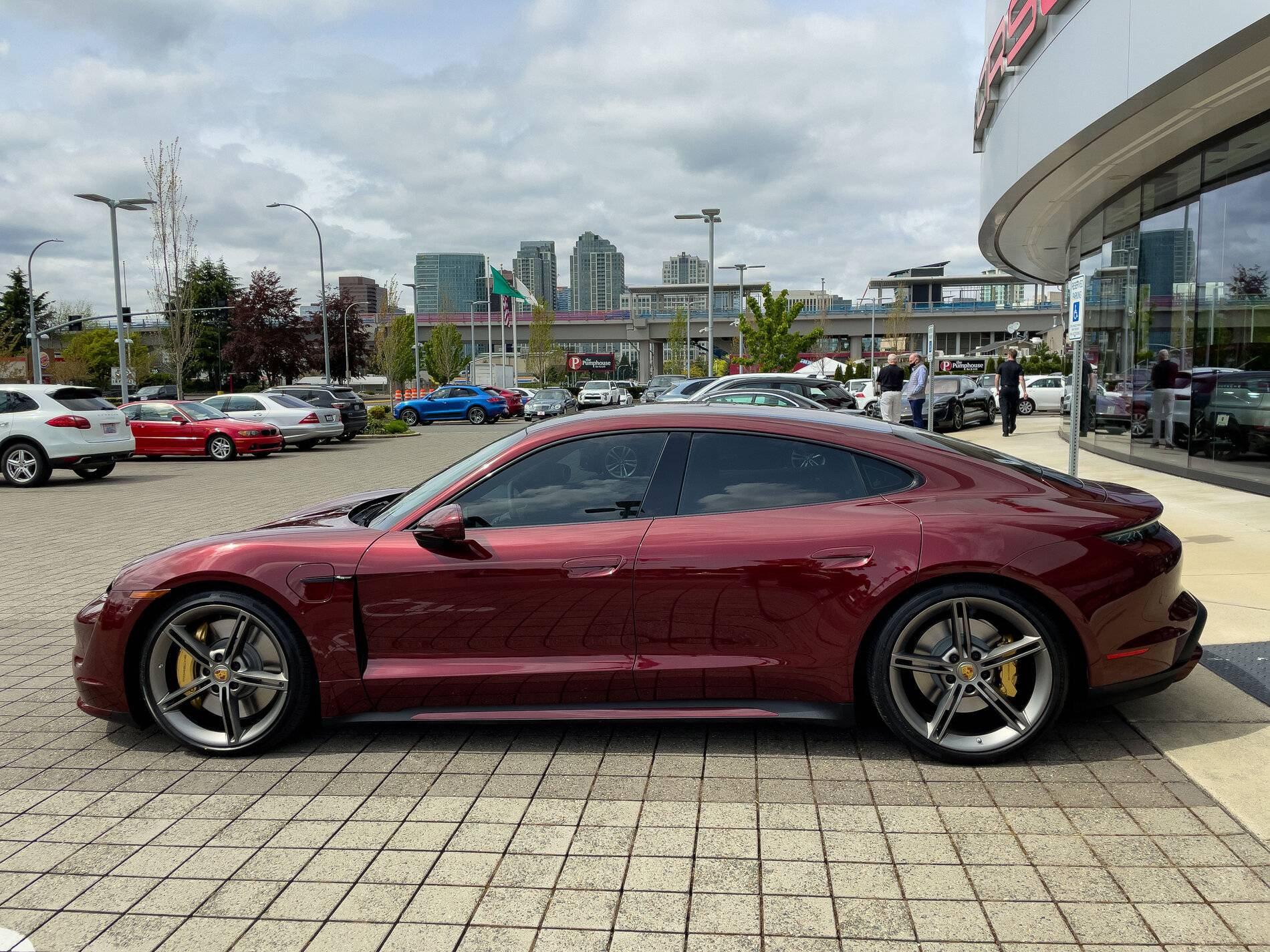 Porsche Taycan CHERRY METALLIC Taycan Club IMG_8727