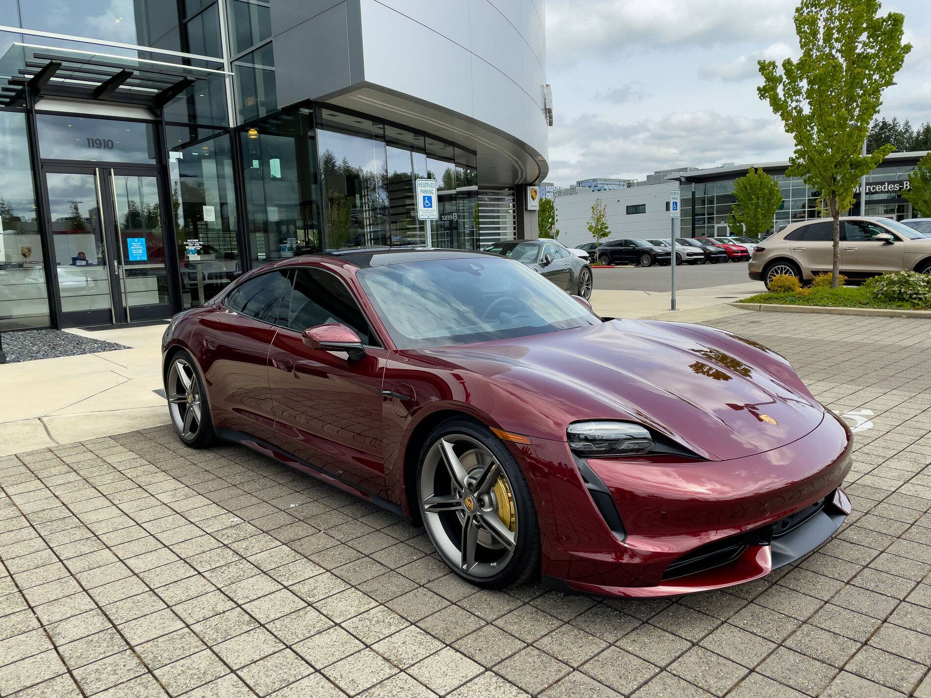 Porsche Taycan CHERRY METALLIC Taycan Club IMG_8731