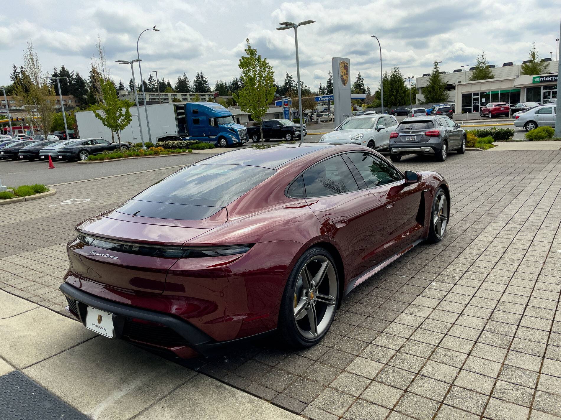 Porsche Taycan CHERRY METALLIC Taycan Club IMG_8733