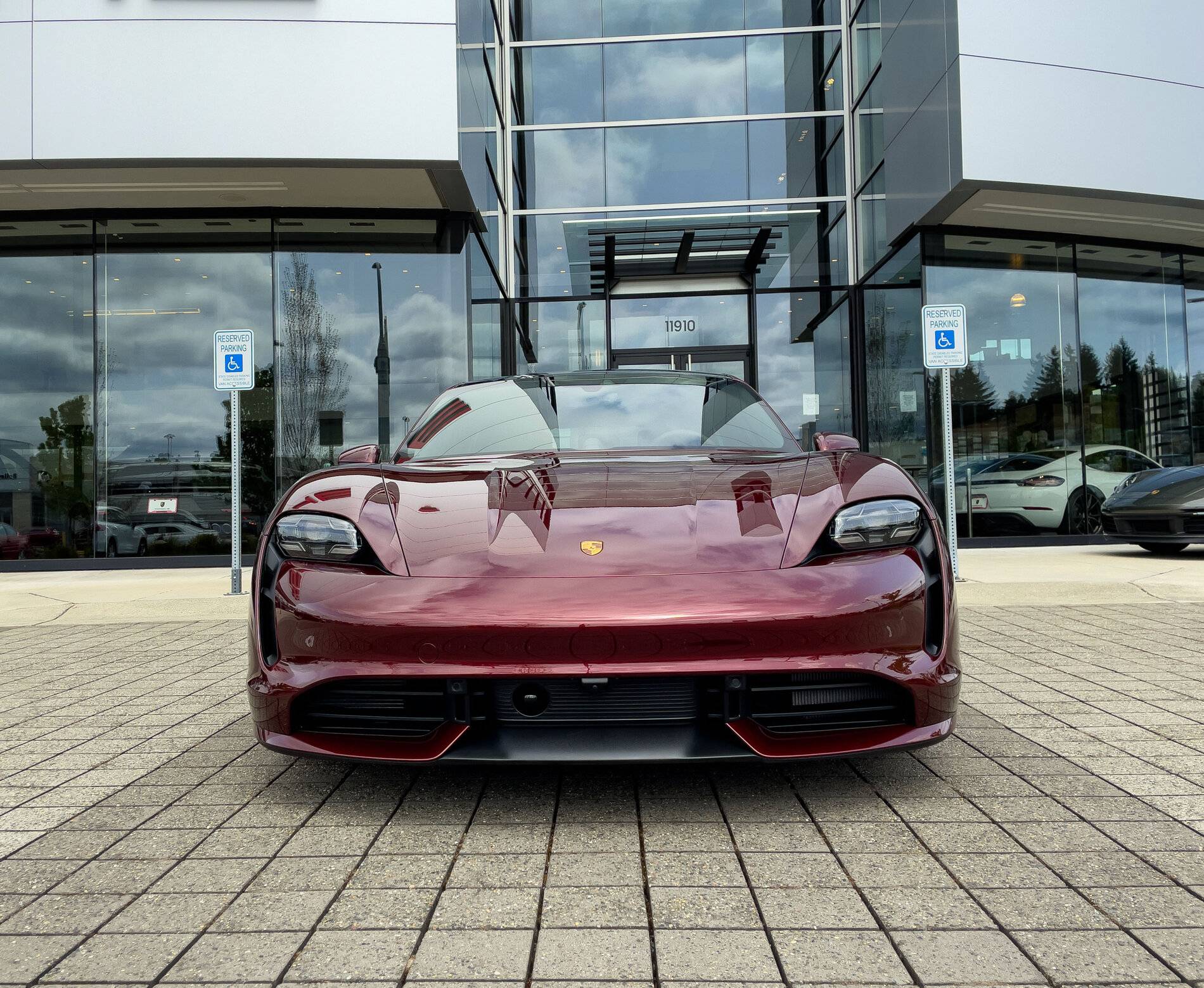 Porsche Taycan CHERRY METALLIC Taycan Club IMG_8730