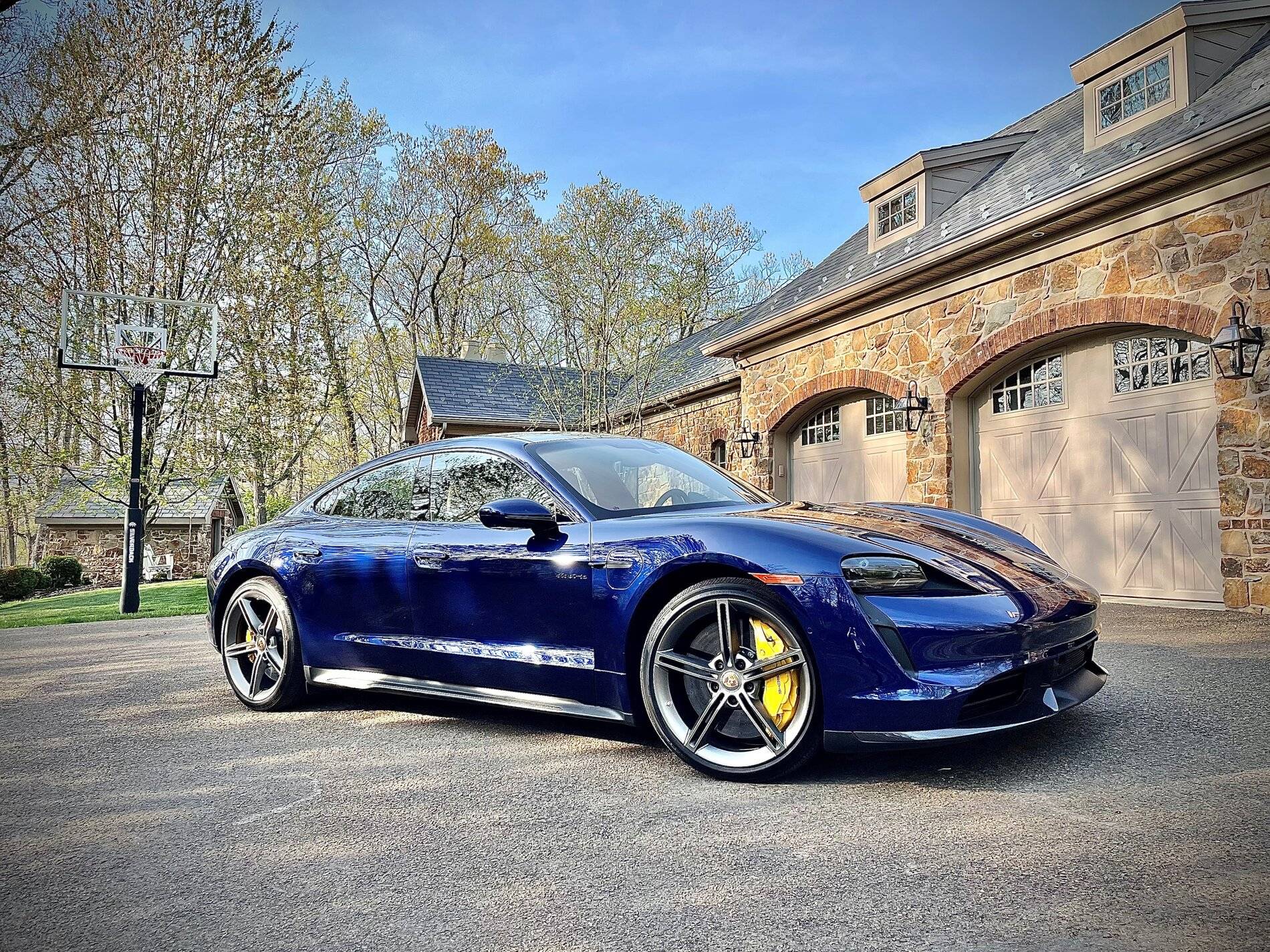 Porsche Taycan GENTIAN BLUE Taycan Club Taycan1