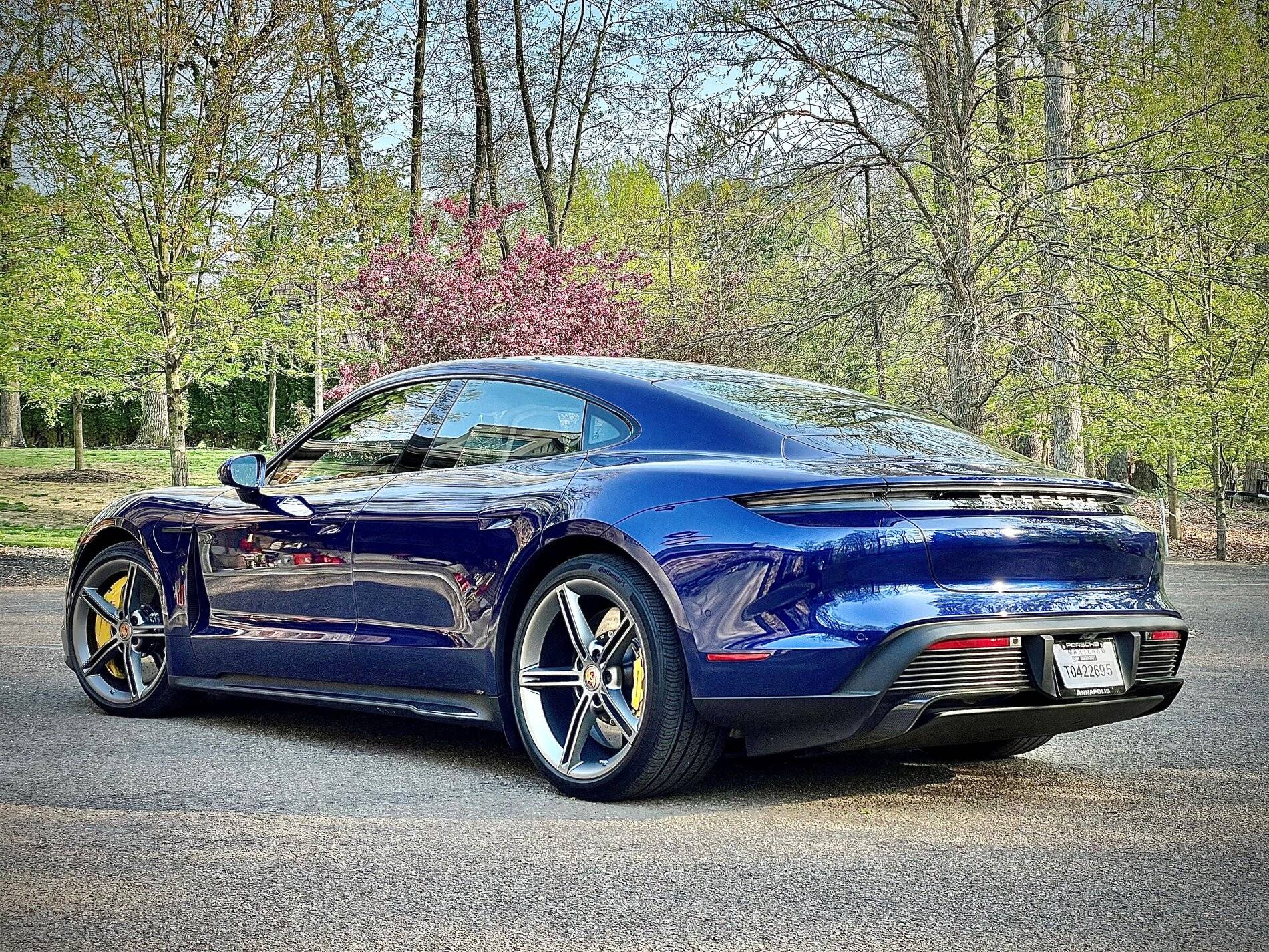 Porsche Taycan GENTIAN BLUE Taycan Club Taycan2