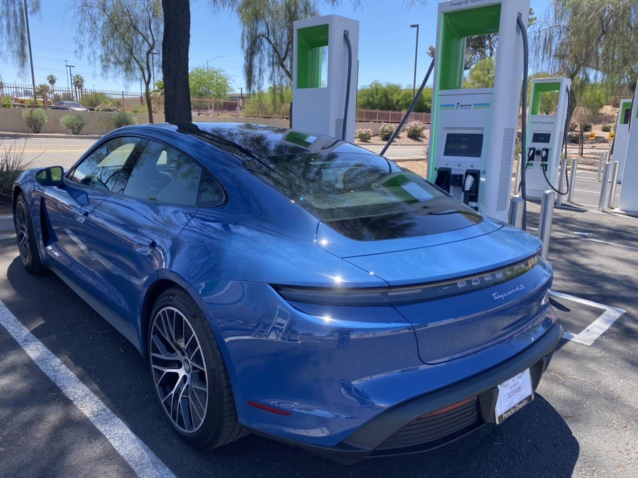 Porsche Taycan Plug in & charge worked for the first time DEAACF08-7491-40B6-B6C9-76583686B441