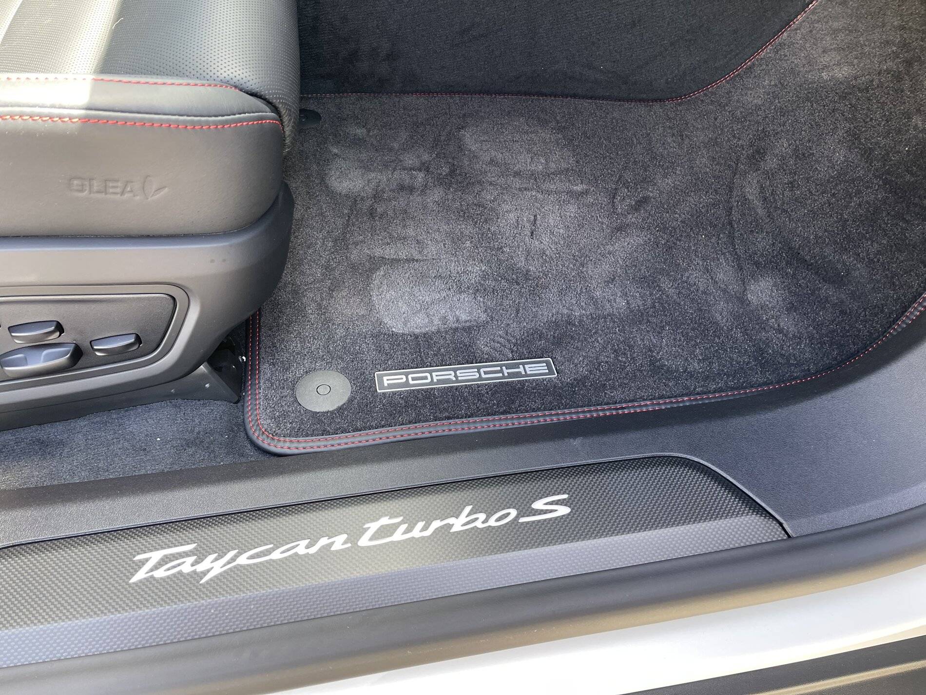 Porsche Taycan Guards Red Contrast Stitching 98889DB1-8850-41C8-A27A-62ABB840E528