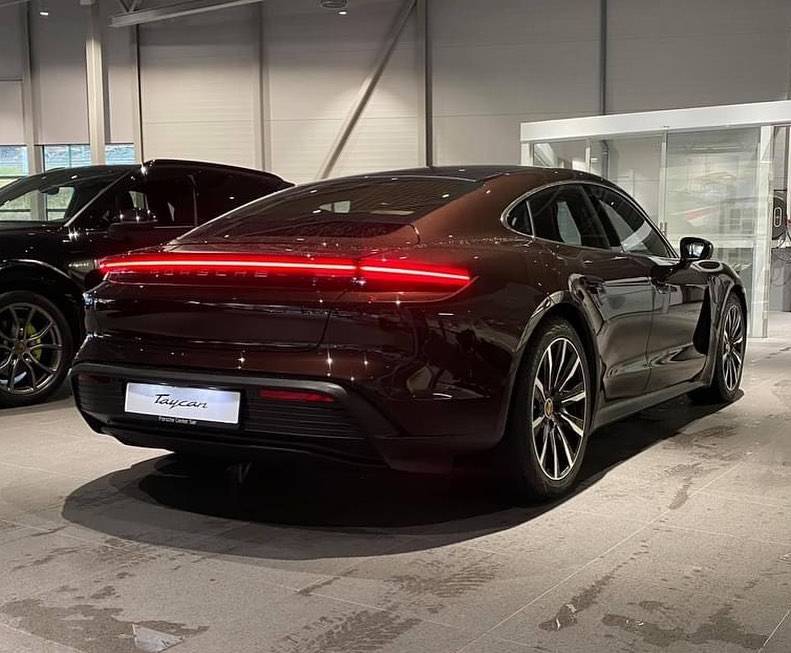 Porsche Taycan MAHOGANY METALLIC Taycan Club g%3Ftp%3D1%26_nc_ht%3Dinstagram.fiev22-1.fna.fbcdn