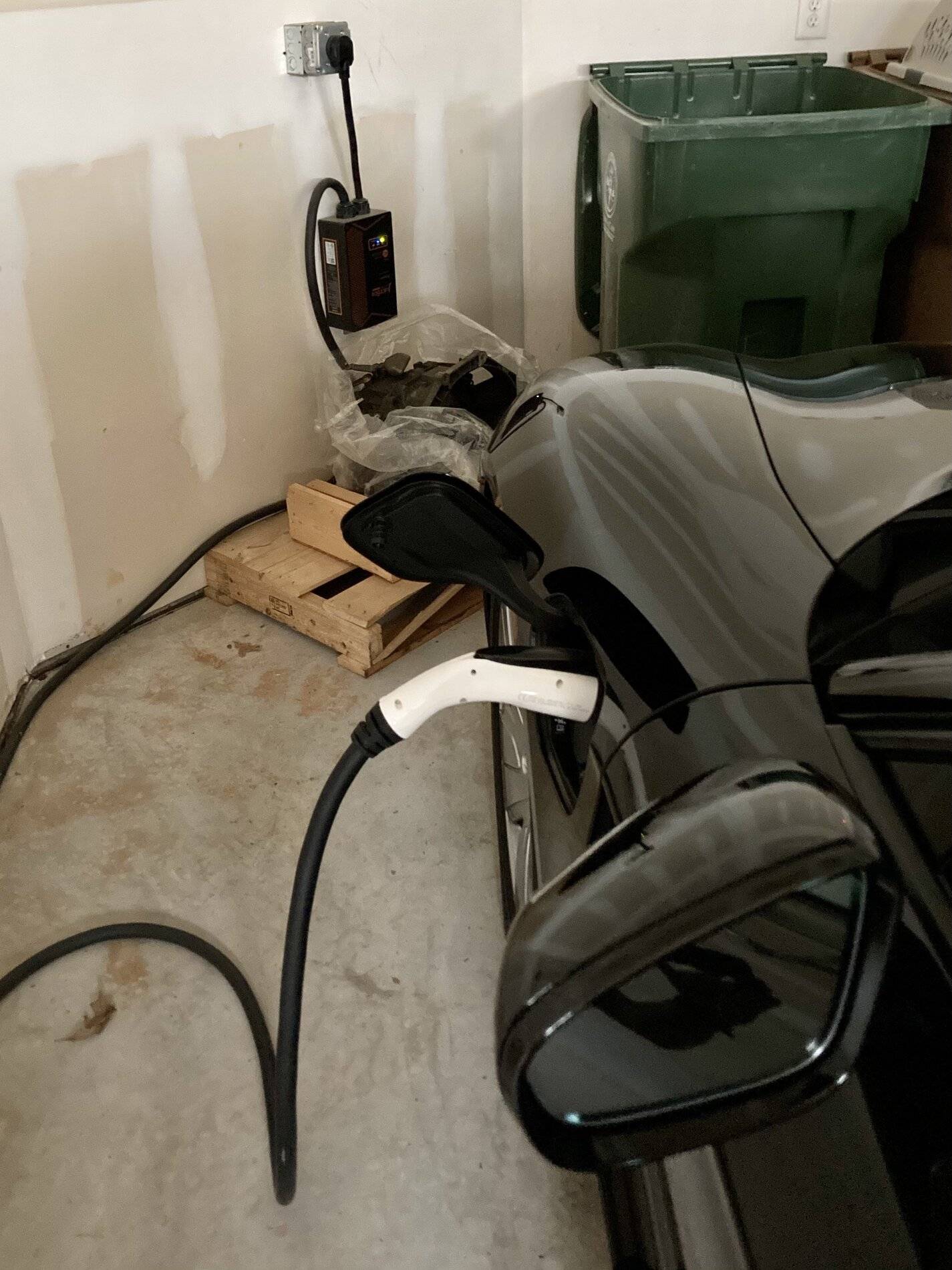 Porsche Taycan Show your home charging setup for your Taycan 5204DEC5-B708-4857-9467-2163F7C5E52E