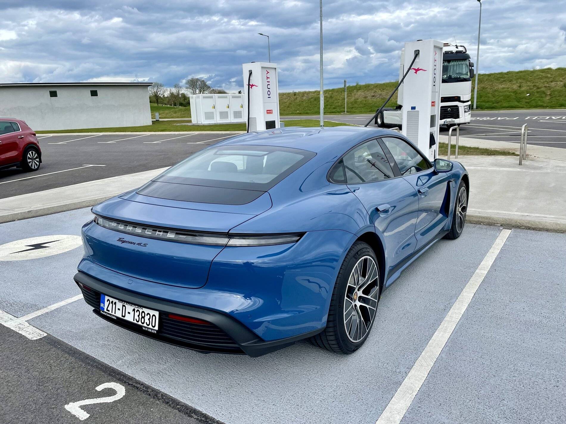 Porsche Taycan NEPTUNE BLUE Taycan Club IMG_0443