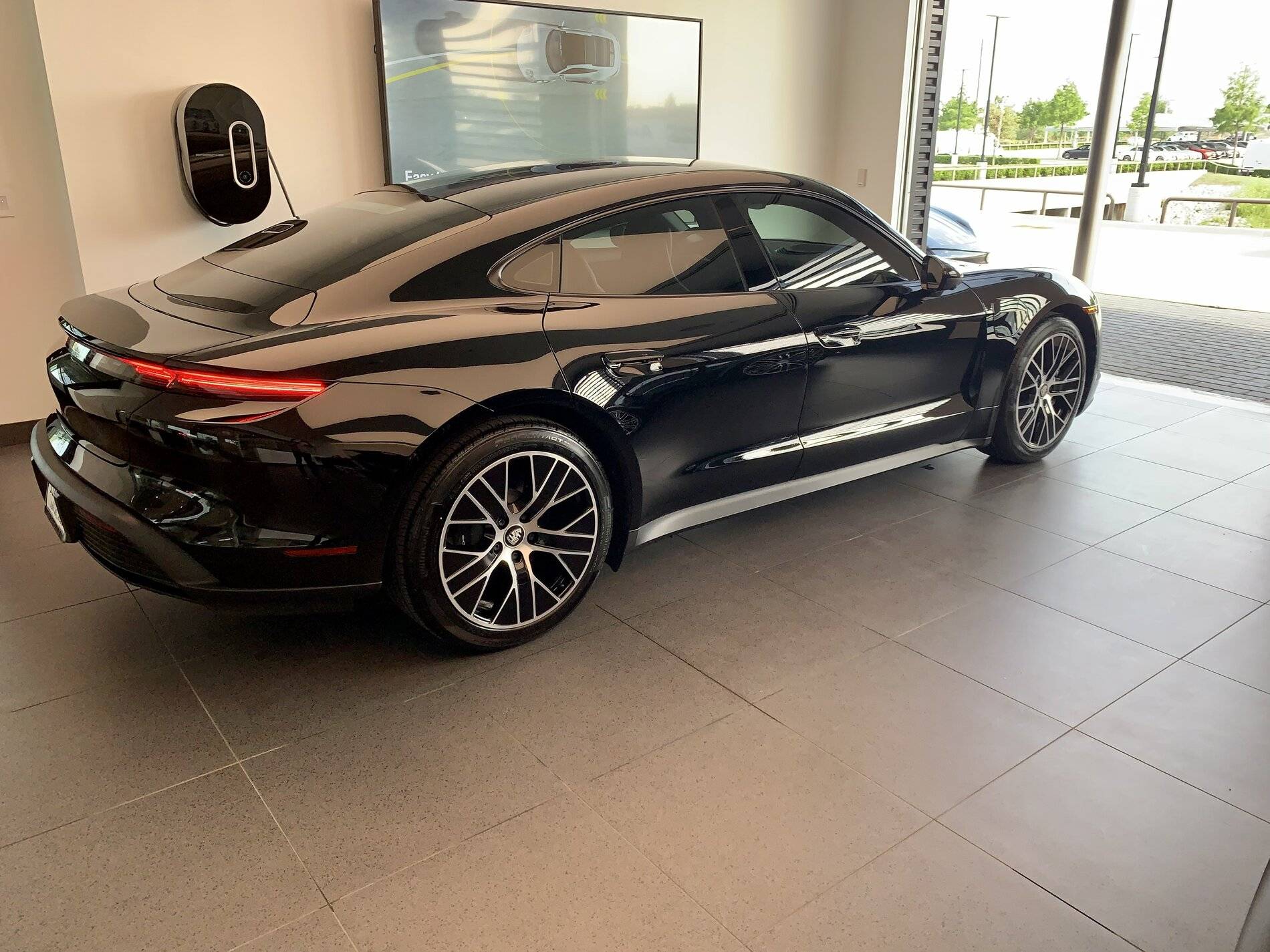 Porsche Taycan BLACK / JET BLACK Taycan Club 70C31C9B-A973-4492-BADC-8C112D5DC2F0