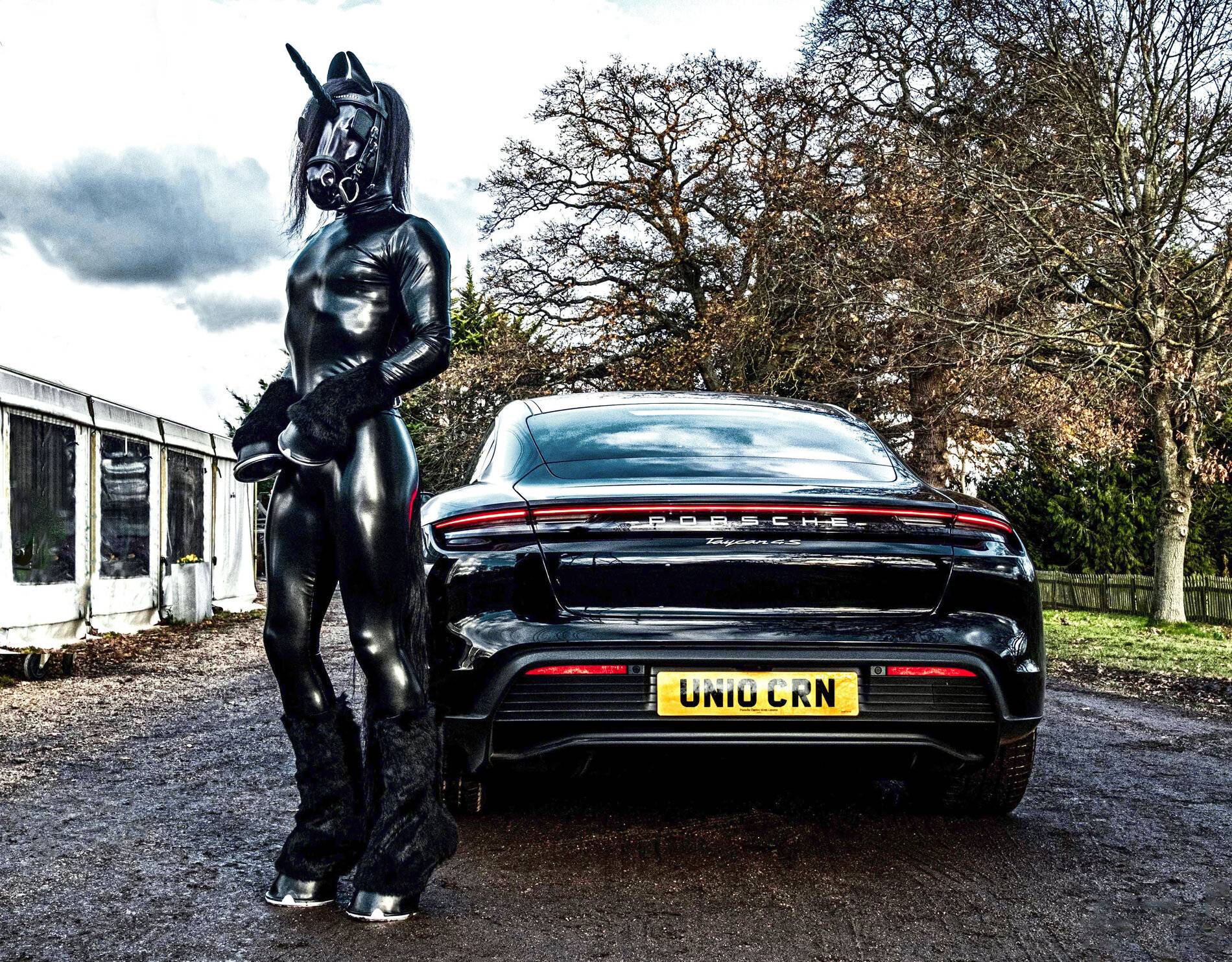Porsche Taycan BLACK / JET BLACK Taycan Club 1620252172199
