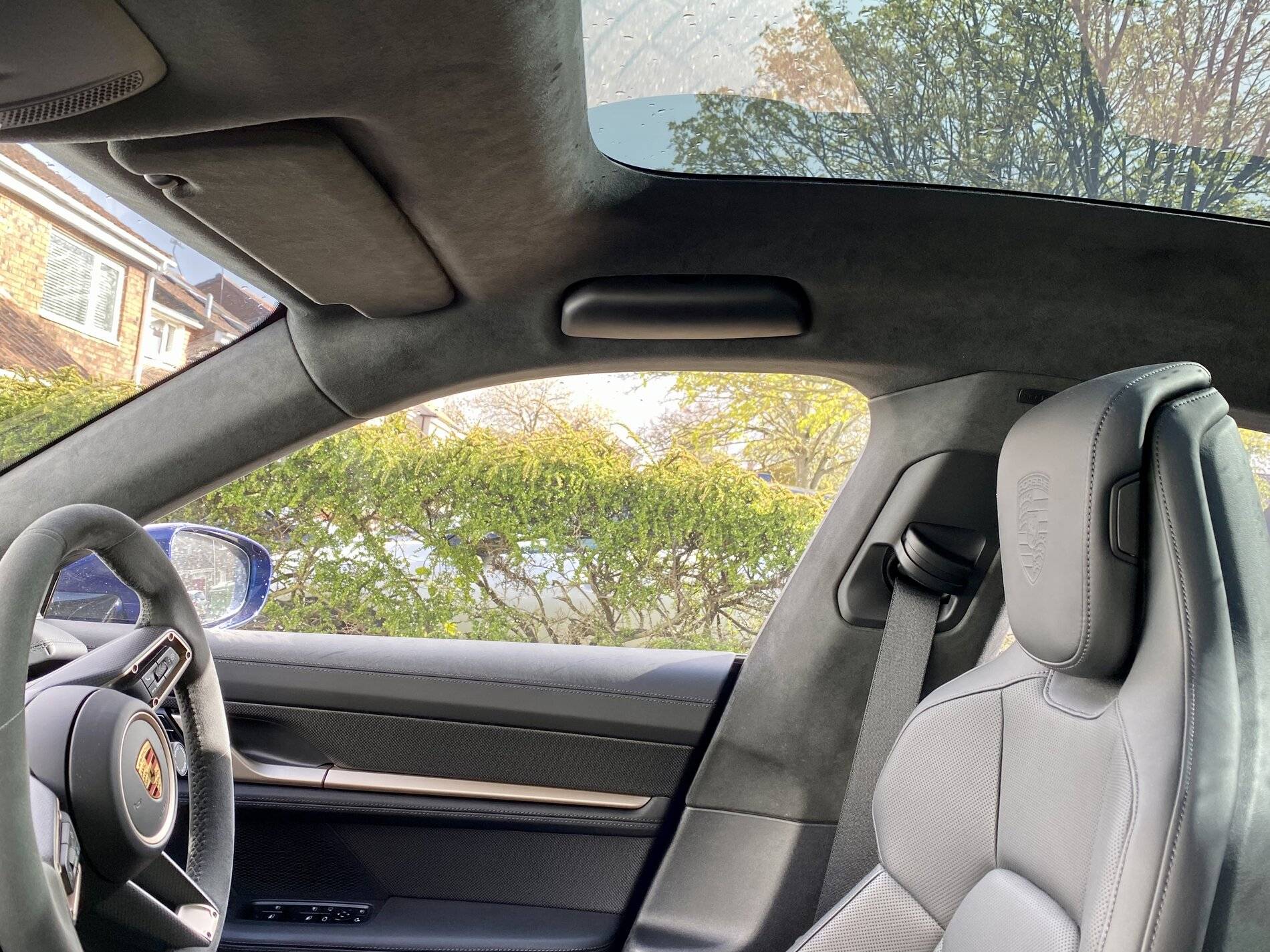Porsche Taycan Sunglasses holder in place of grab handle 65F7BB96-2050-44B5-ADE1-29449C015164