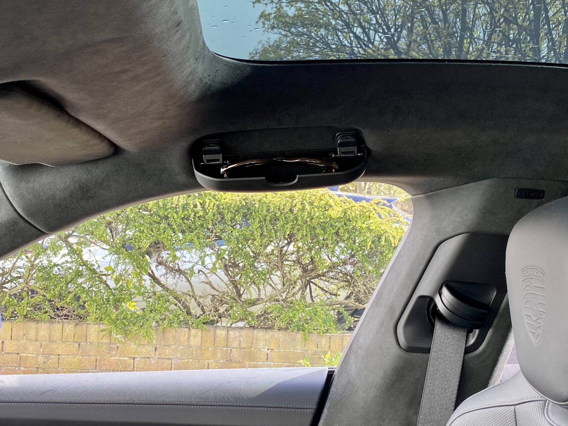 Porsche Taycan Sunglasses holder in place of grab handle 0336CCE6-C982-4D9D-AAEE-C0E0DEA8E223
