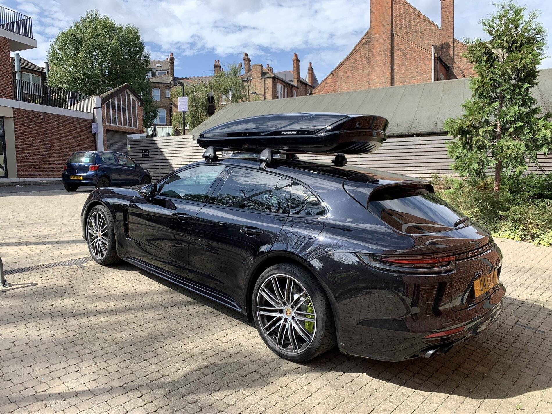 Porsche Taycan Sea Sucker instead of Rails 96FDA343-D1E2-4335-AB07-7836689E8E0D
