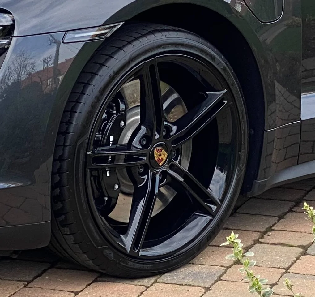 Porsche Taycan Curbed Mission E wheel fixed