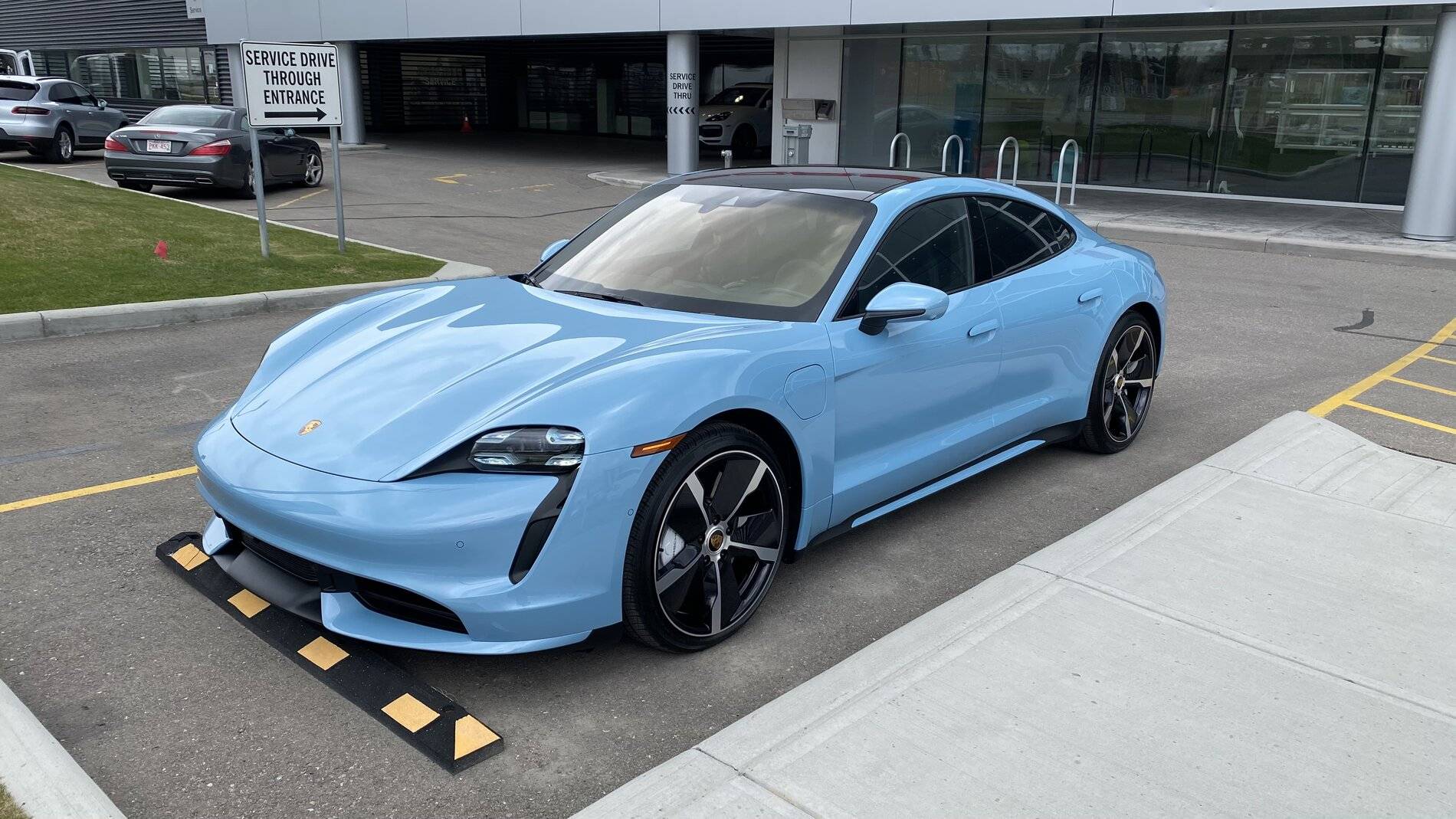 Porsche Taycan FROZEN BLUE Taycan Club 31CF7699-7802-41E9-B57B-BDC4EDC45A5F