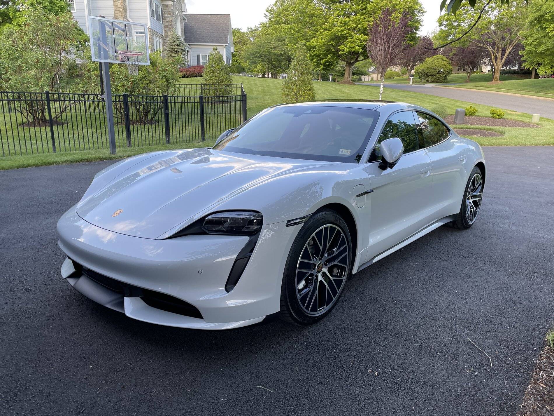 Porsche Taycan ICE GREY Taycan Club A0651EEB-7671-4805-B57D-7C9F1F35D828