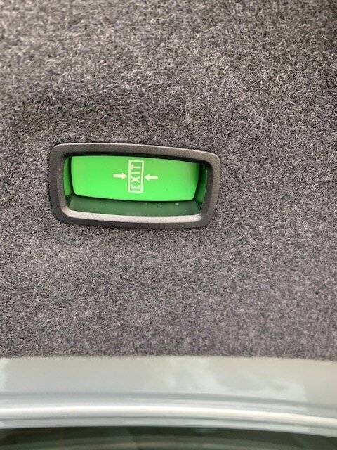 Porsche Taycan Locked myself in on the back seat TrunkEscape