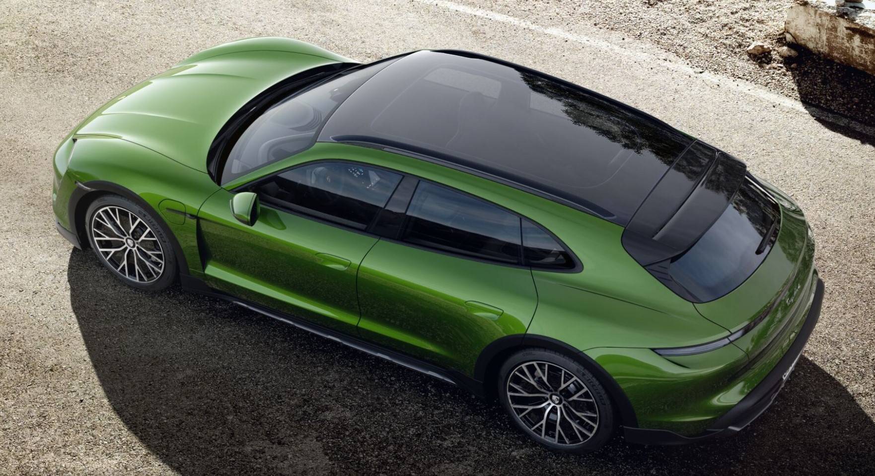 Porsche Taycan Finally crossed the bridge Taycan Cross Turismo 4 Mamba Green Glass Roof and black Rails Gris vesuve (belge)
