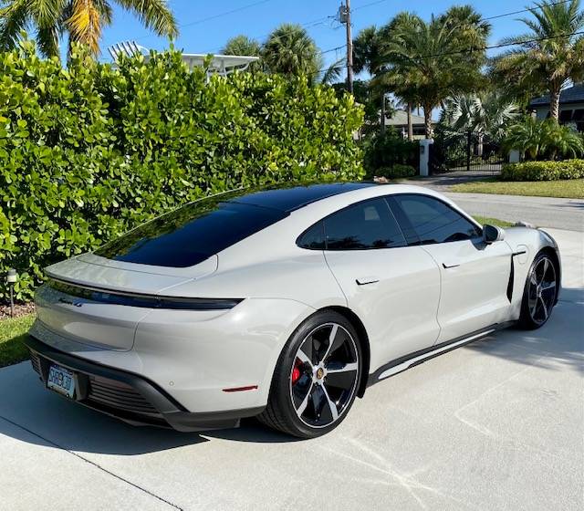 Porsche Taycan CHALK Taycan Club Taycan 1