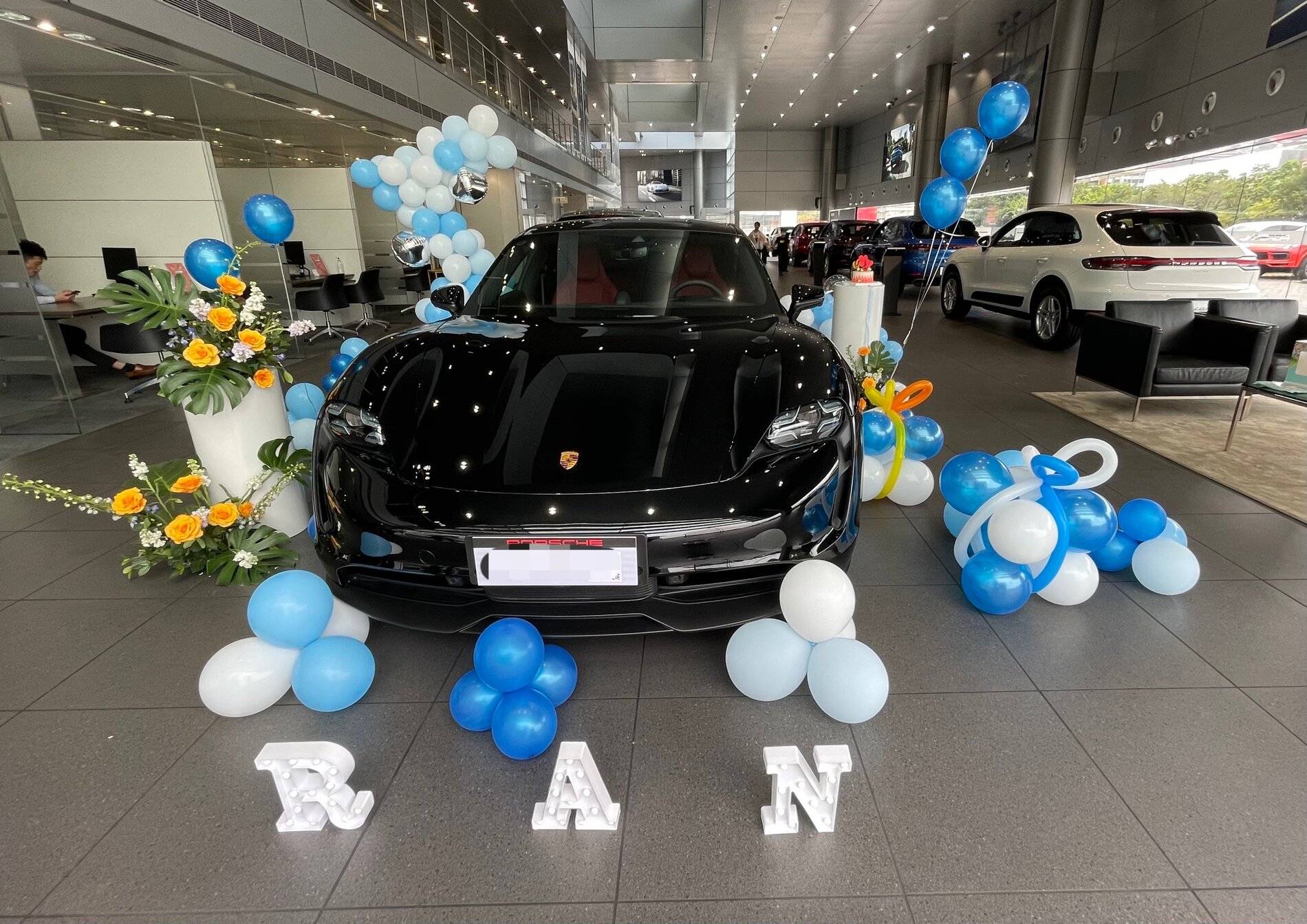 Porsche Taycan Love my new taycan like a vehicle driving in Galaxy 微信图片_202105251618167