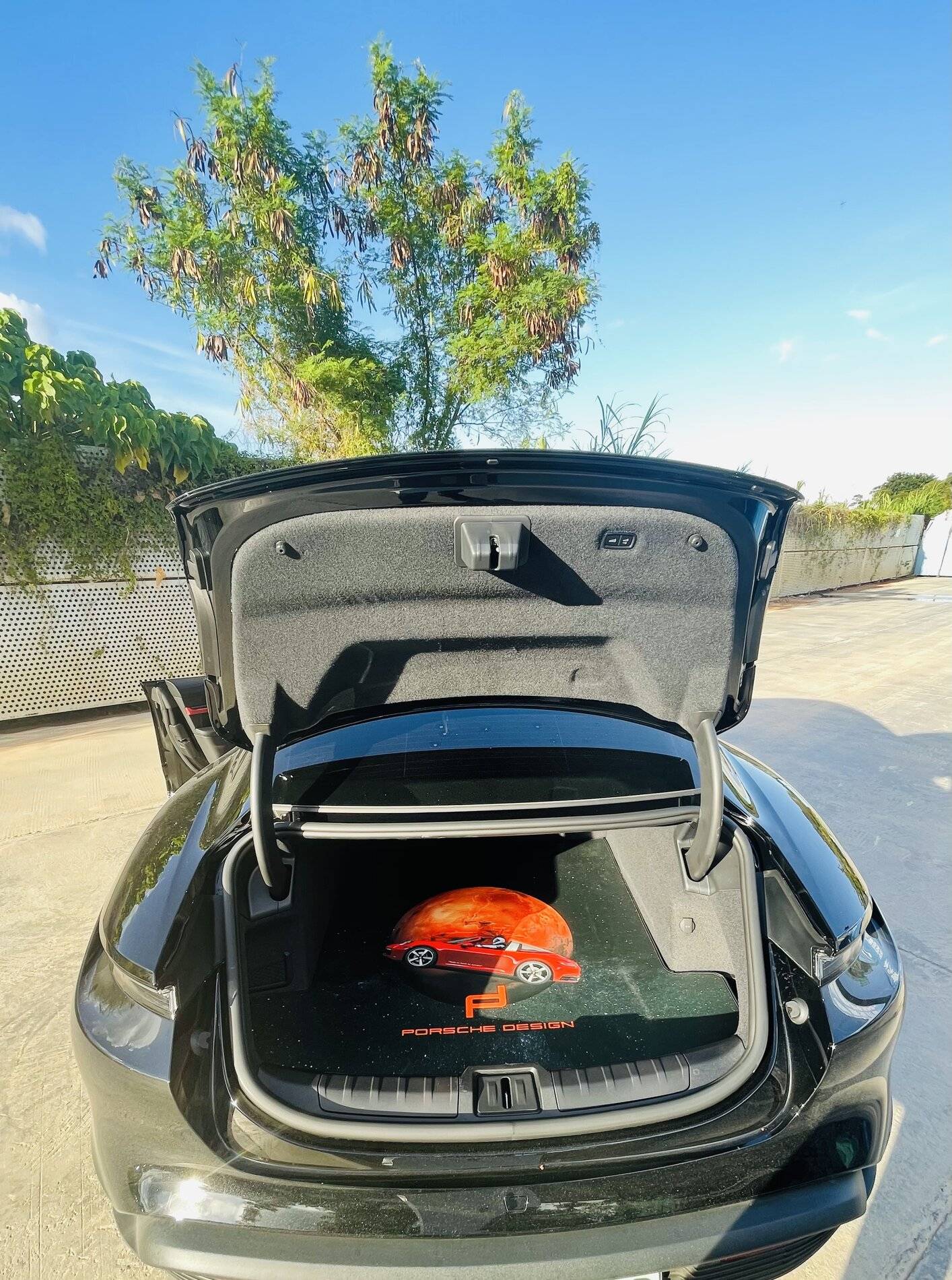 Porsche Taycan Love my new taycan like a vehicle driving in Galaxy 微信图片_20210525161816