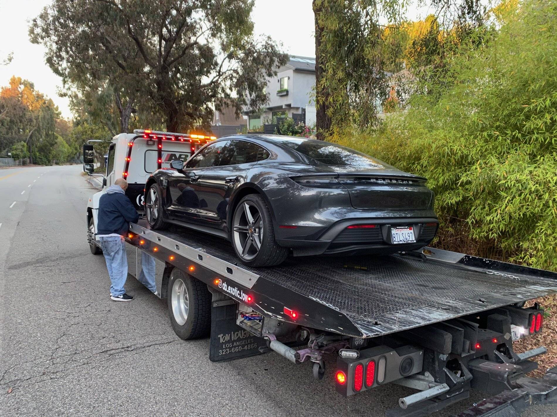Porsche Taycan Day after purchasing Taycan 4S Electrical system error and bricked car in the middle of the highway. 99BA0727-B25B-4694-A5C3-EBFB6B135EE1
