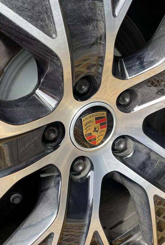 Porsche Taycan Colorful wheel center cap problem 1622023986673