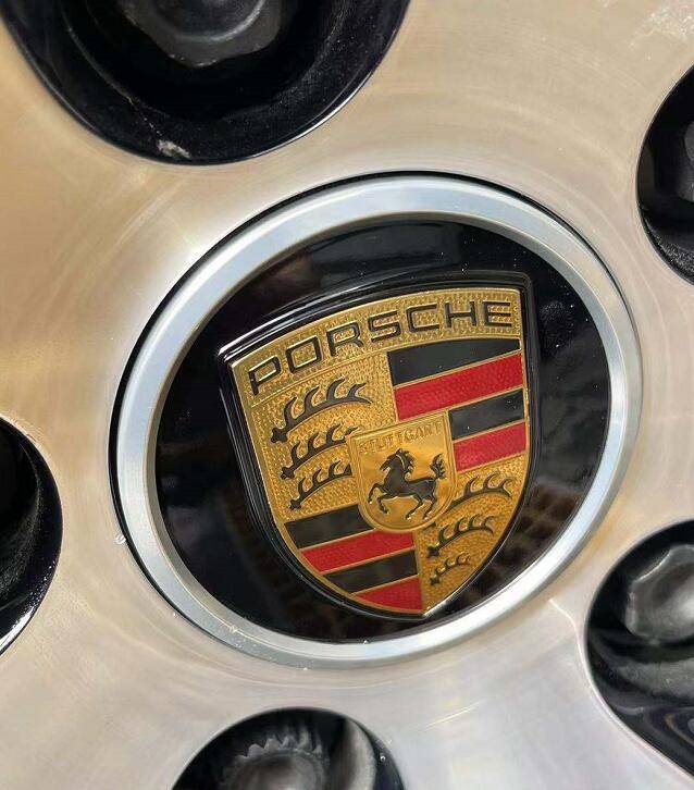 Porsche Taycan Colorful wheel center cap problem 1622024062852