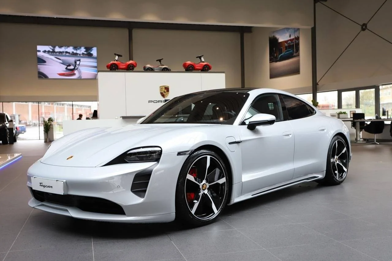 Porsche Taycan Sport design side skirt install after purchase? 7210894573