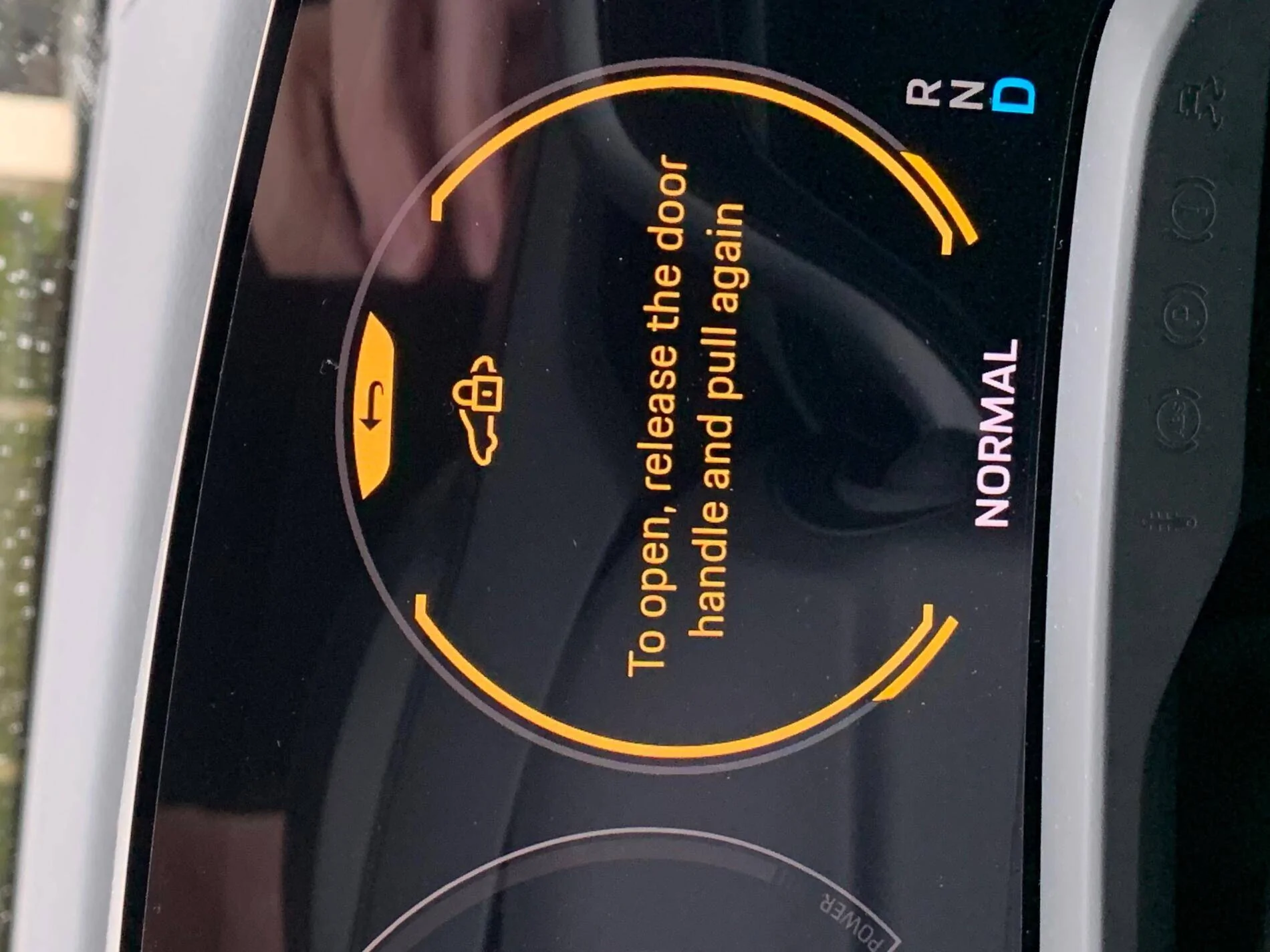 Porsche Taycan Warning message: To open, release the door handle and pull again 1622543394169