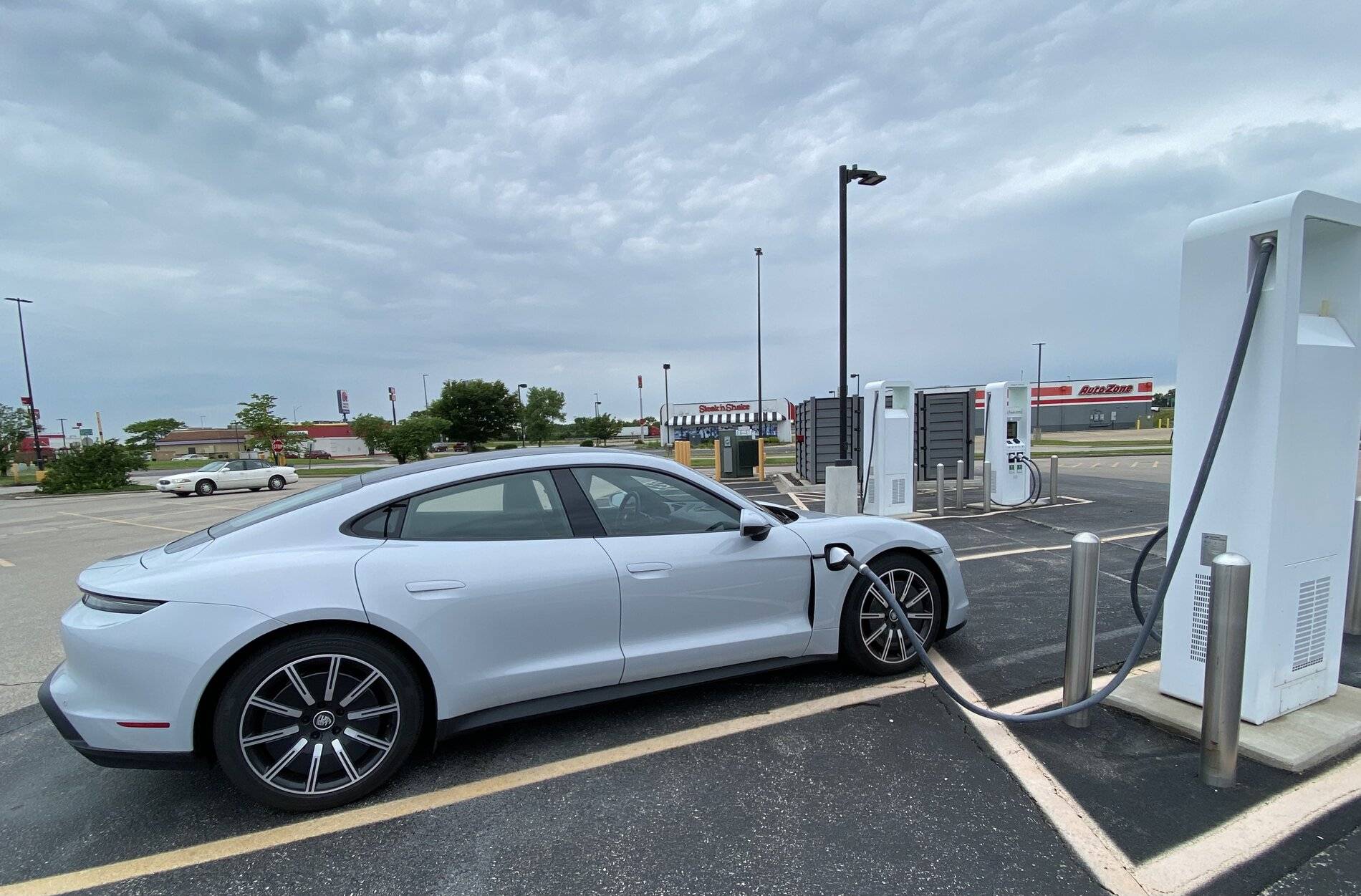 Porsche Taycan Plug and Charge just worked for me E441E6C3-81C9-442D-BF8D-66FADDF46C64