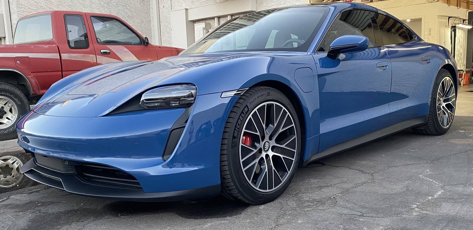 Porsche Taycan NEPTUNE BLUE Taycan Club 25D49C2F-7BBD-4A6D-BCAE-552D1229EBB2