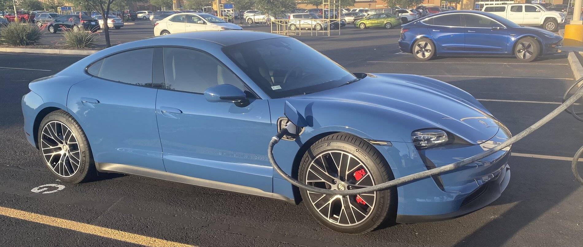 Porsche Taycan NEPTUNE BLUE Taycan Club E78D0246-F5A8-4A2D-AB76-C61C6EBDD27C