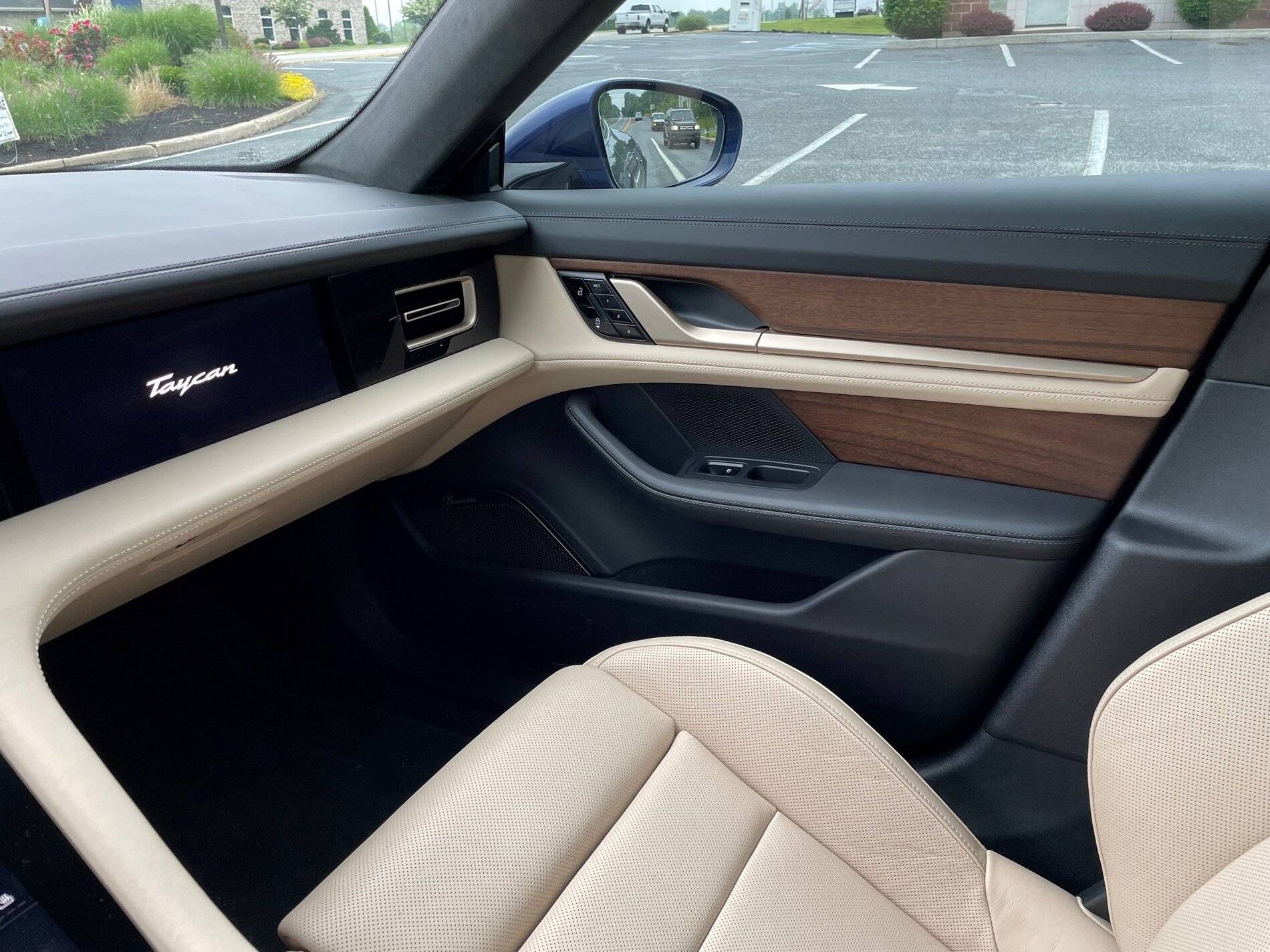 Porsche Taycan Anyone option the wood trim and thoughts on it? Interior1
