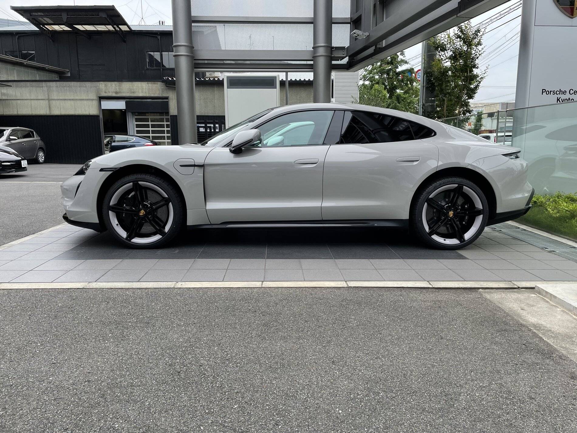 Porsche Taycan CHALK Taycan Club A5DFD3EC-6236-4721-82ED-A0EEC18610D0
