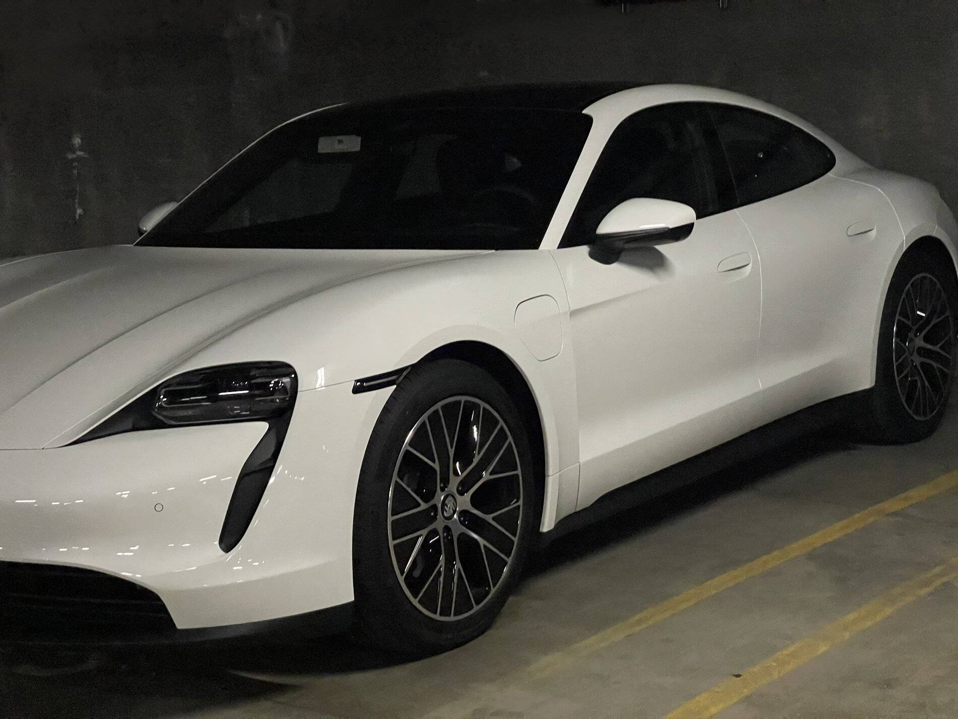 Porsche Taycan Clear Side Markers 6EAE037C-E38A-42D2-9231-335151945927