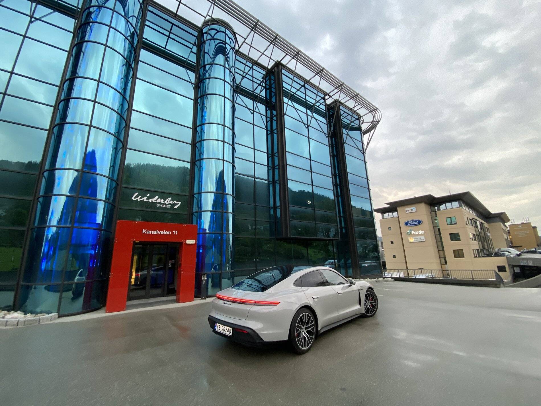 Porsche Taycan CHALK Taycan Club IMG_2424.JPG