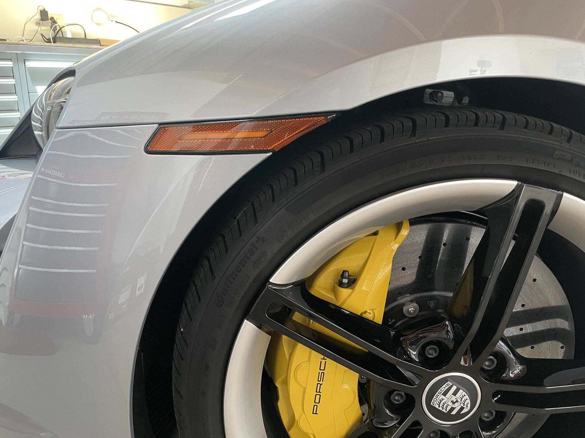 Porsche Taycan Clear Side Markers marker 1