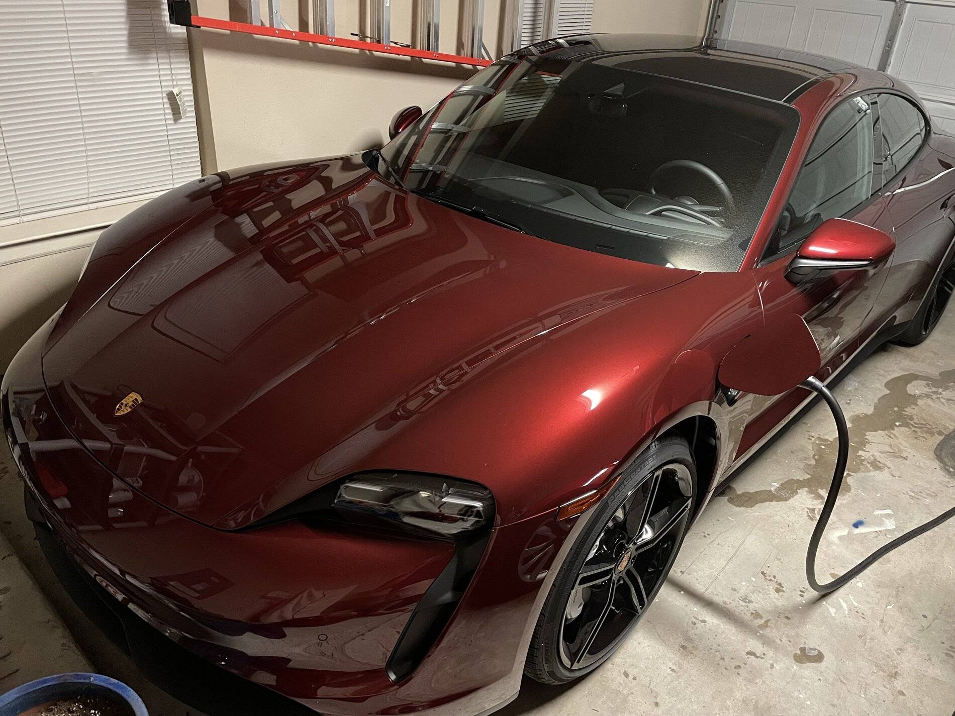 Porsche Taycan CHERRY METALLIC Taycan Club IMG_0137