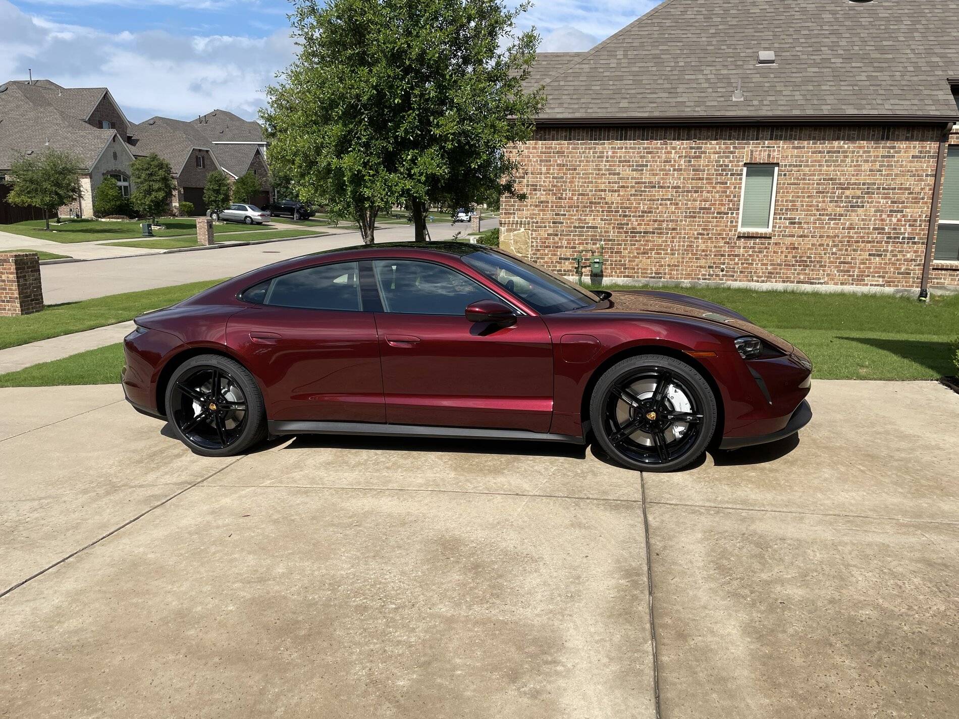 Porsche Taycan CHERRY METALLIC Taycan Club IMG_0155