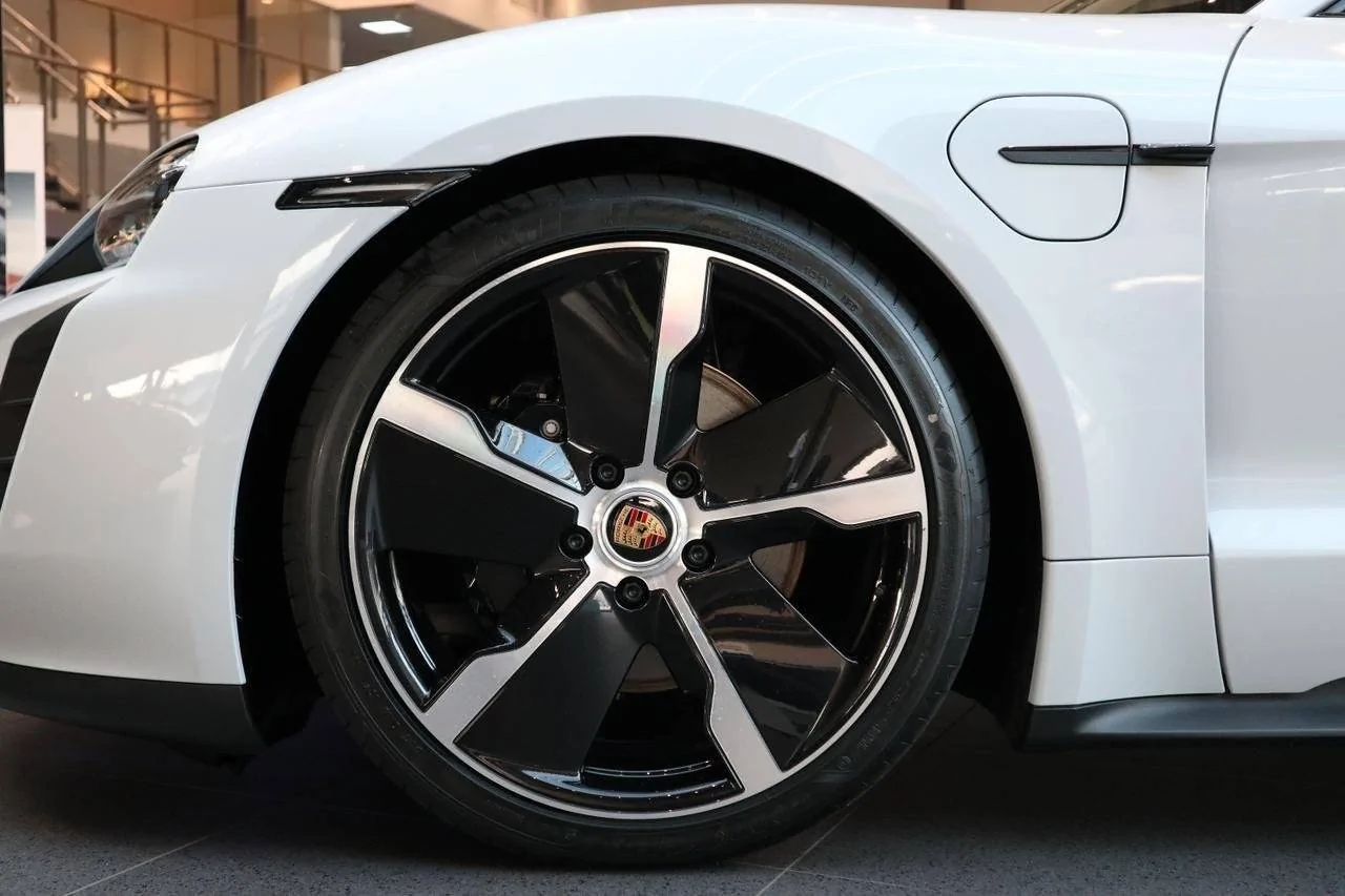 Porsche Taycan Request: White Taycan w/ Taycan Exclusive Design Wheels IMG_1138