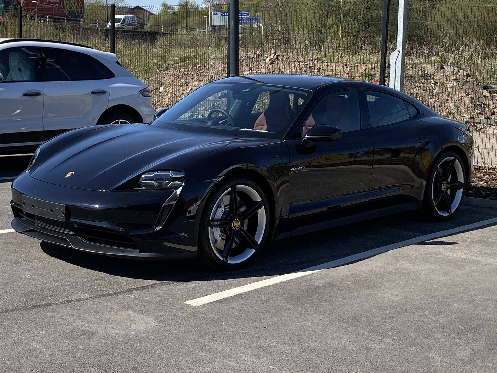 Porsche Taycan ICE GREY Taycan Club 2EA66ACC-96B1-446E-9CFF-9D06C356238A