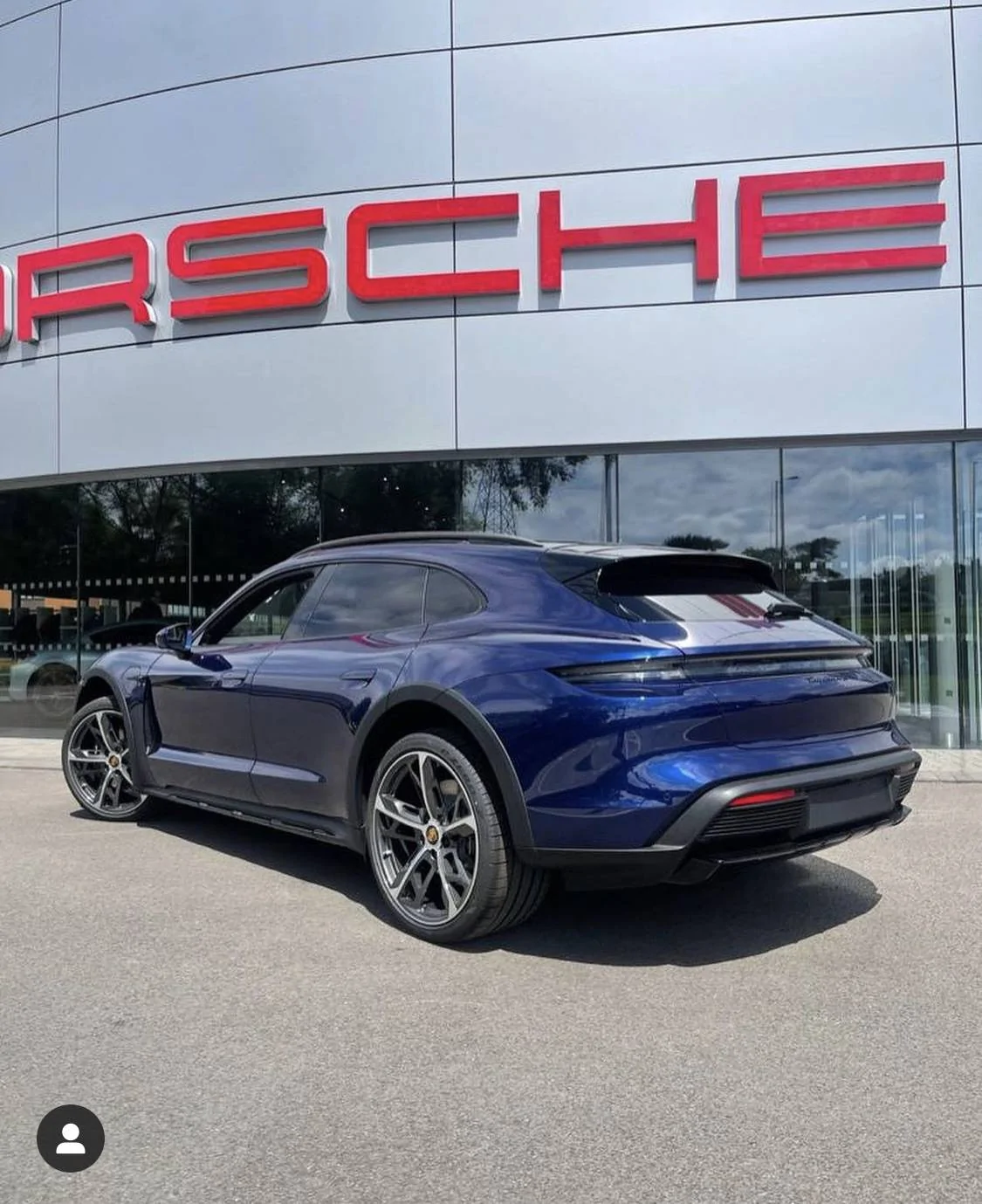 Porsche Taycan Gentian Blue CT4S @ Tewkesbury F52E6446-AD91-4A17-A35D-B00CADF0D327