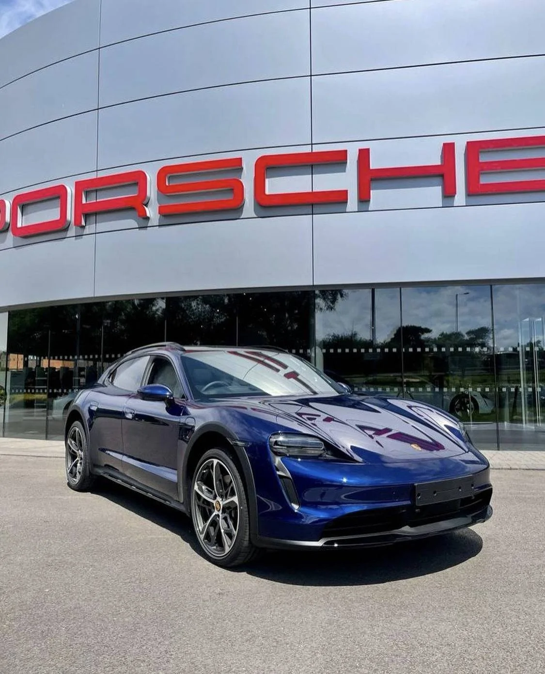 Porsche Taycan Gentian Blue CT4S @ Tewkesbury 35D465BF-D8C8-4BE6-8EAA-3790188BF6DF