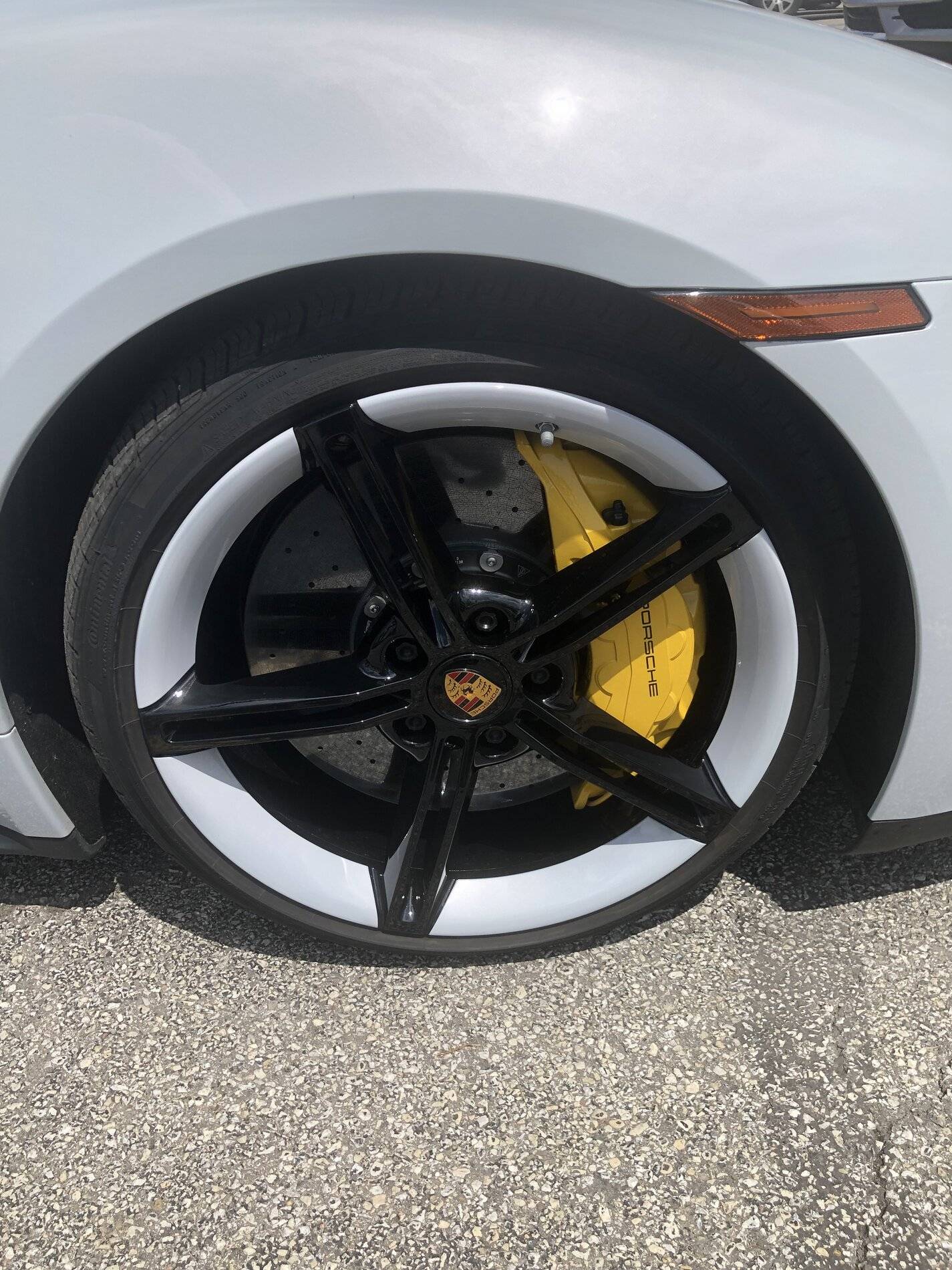 Porsche Taycan Curbed Mission E wheel F2225FAA-2D26-4E81-8037-9FC08570B95E