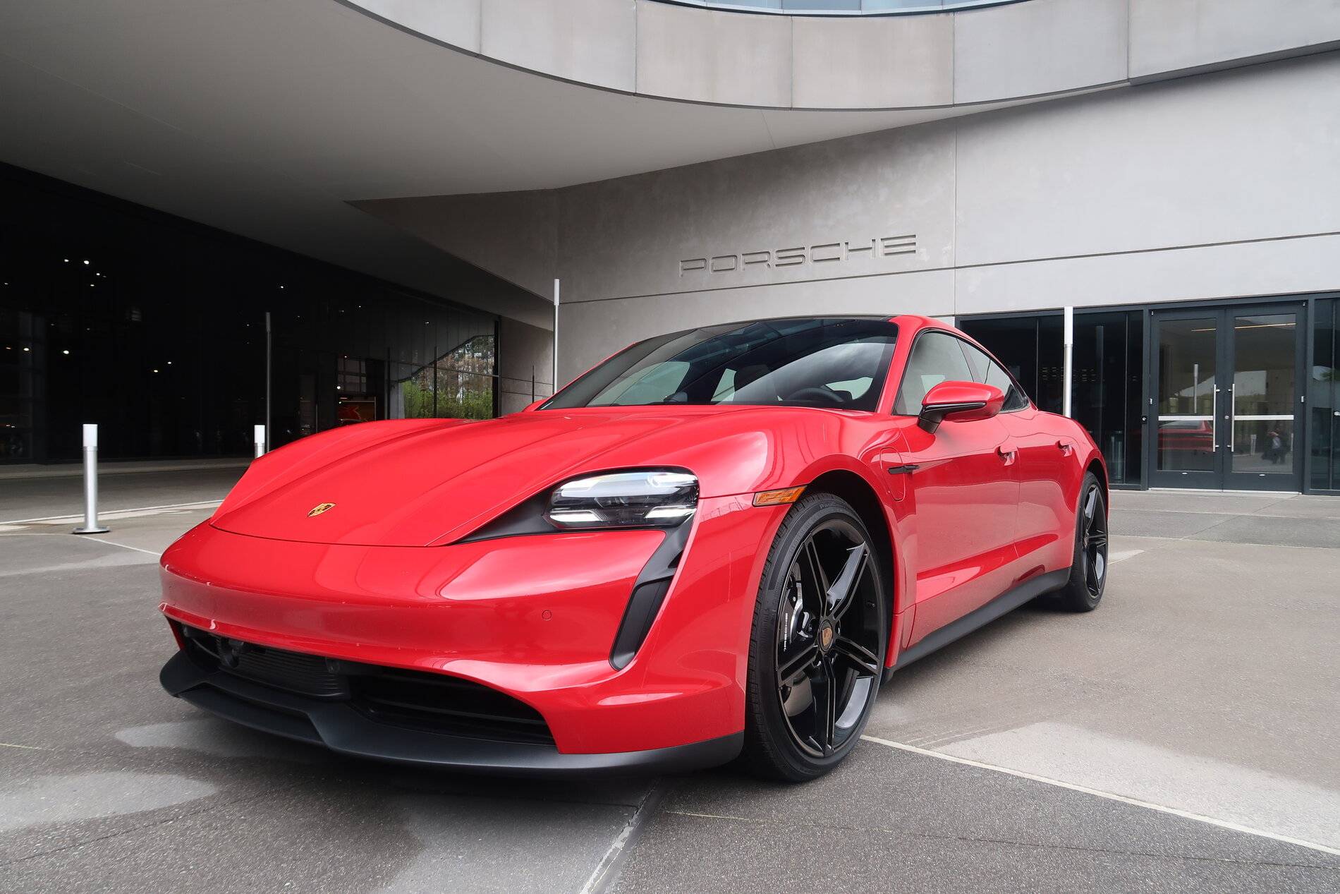 Porsche Taycan CARMINE RED Taycan Club 007352E1-E216-4DB4-AB14-CA51D02C5D88